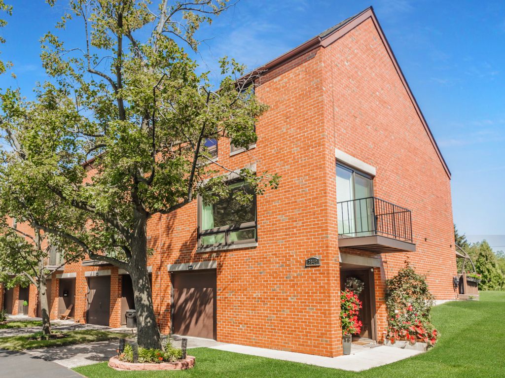 3849 Appian Way, Glenview, IL 60025