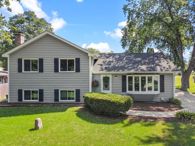 2910 Hickory Lane, Twin Lakes, WI 53181