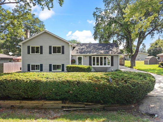 2910 Hickory Lane, Twin Lakes, WI 53181