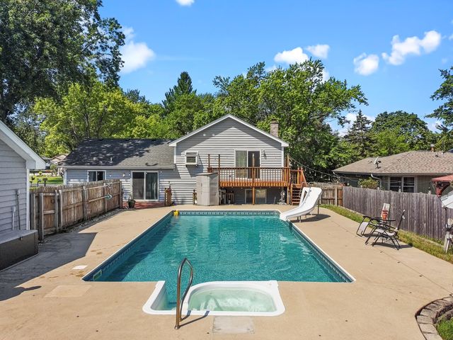 2910 Hickory Lane, Twin Lakes, WI 53181