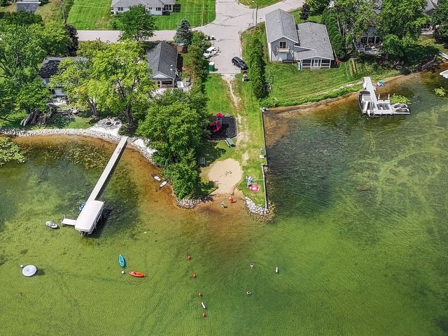 2910 Hickory Lane, Twin Lakes, WI 53181