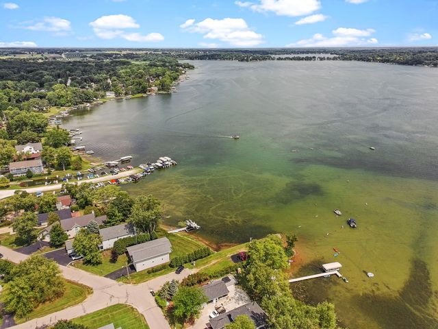 2910 Hickory Lane, Twin Lakes, WI 53181