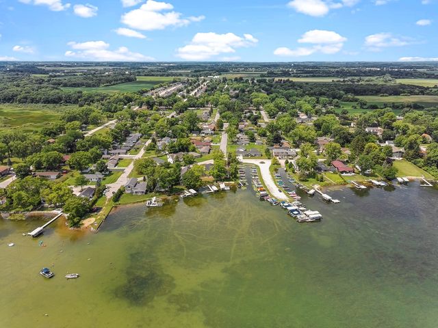 2910 Hickory Lane, Twin Lakes, WI 53181
