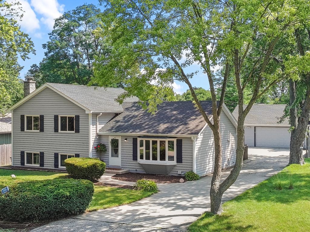 2910 Hickory Lane, Twin Lakes, WI 53181