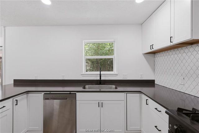 3618 Sunnybrook Lane, Bryan, TX 77802