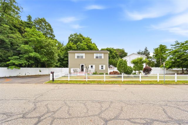 14 Nevada Road, West Babylon, NY 11704