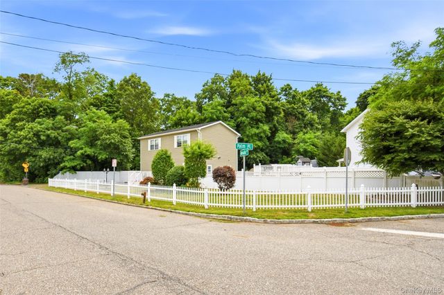 14 Nevada Road, West Babylon, NY 11704