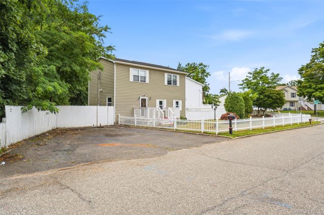 14 Nevada Road, West Babylon, NY 11704