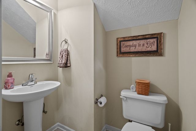 304 W Winterberry Trl, White House, TN 37188