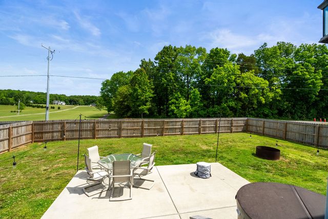 304 W Winterberry Trl, White House, TN 37188