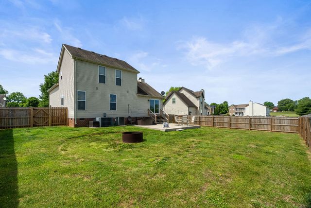 304 W Winterberry Trl, White House, TN 37188
