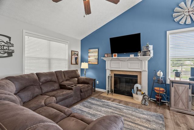 304 W Winterberry Trl, White House, TN 37188