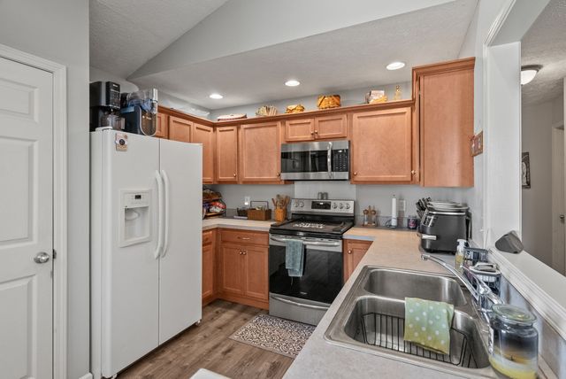 304 W Winterberry Trl, White House, TN 37188