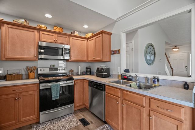 304 W Winterberry Trl, White House, TN 37188