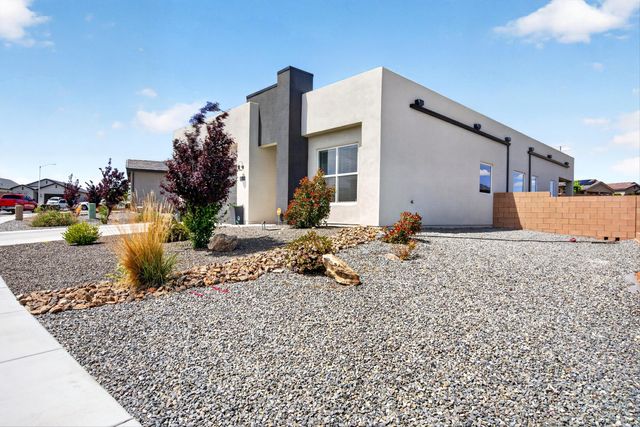 5213 Bullseye Road NE, Rio Rancho, NM 87144