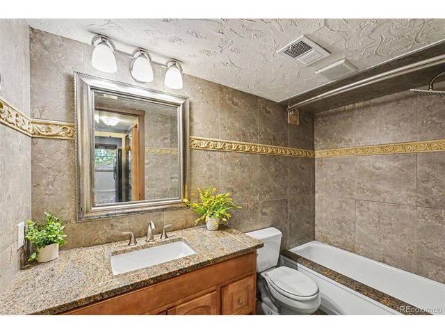 9727 E Peakview Ave A03, Englewood, CO 80111
