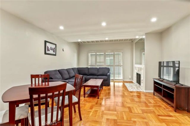 6525 La Mirada Avenue 112, Los Angeles, CA 90038