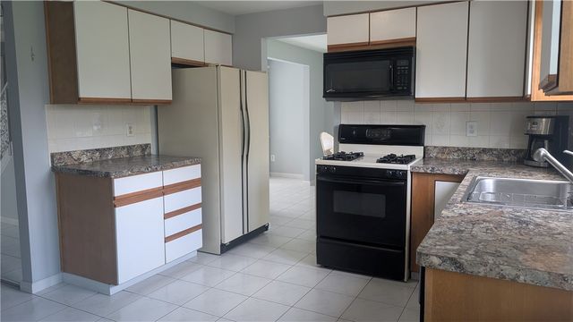11 Barns Court, Greece, NY 14612