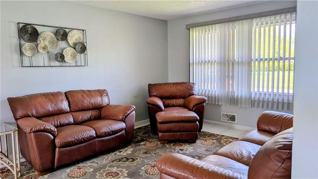 11 Barns Court, Greece, NY 14612