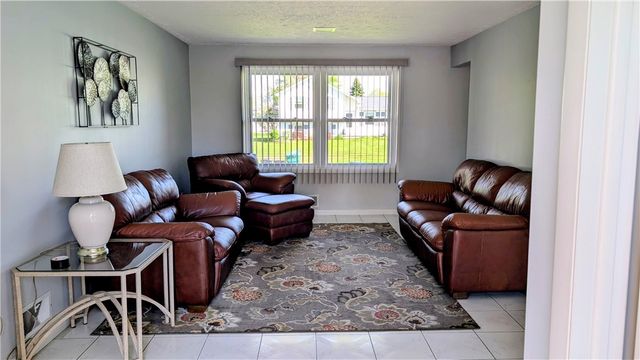11 Barns Court, Greece, NY 14612