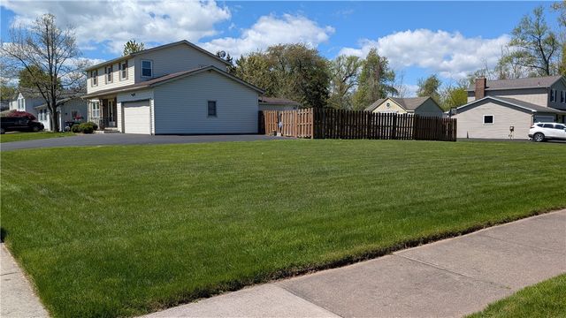 11 Barns Court, Greece, NY 14612