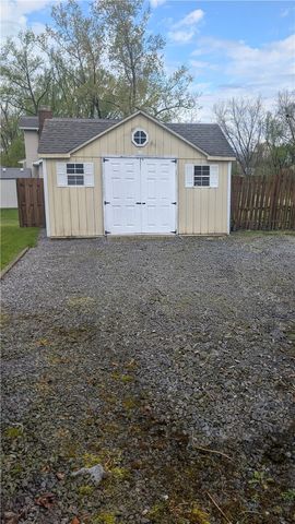 11 Barns Court, Greece, NY 14612