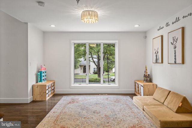 885 SPRING VIEW DR, Southampton, PA 18966