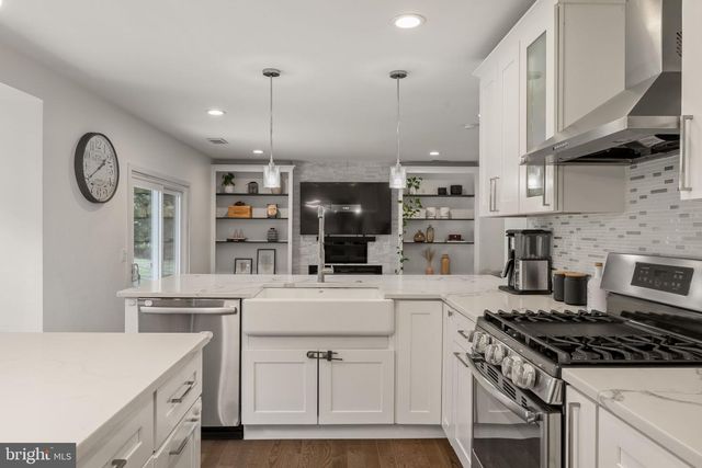 885 SPRING VIEW DR, Southampton, PA 18966