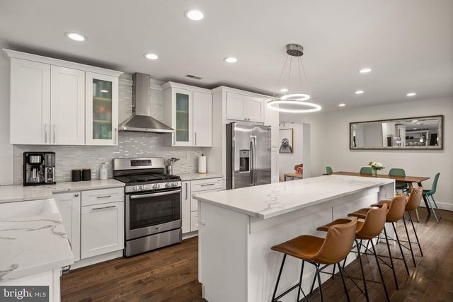 885 SPRING VIEW DR, Southampton, PA 18966