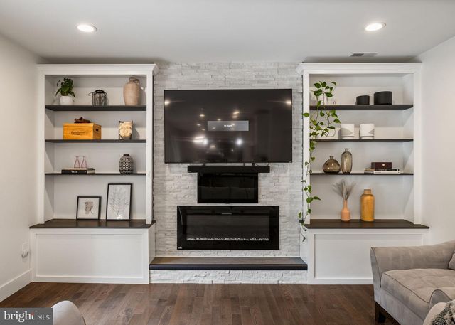 885 SPRING VIEW DR, Southampton, PA 18966