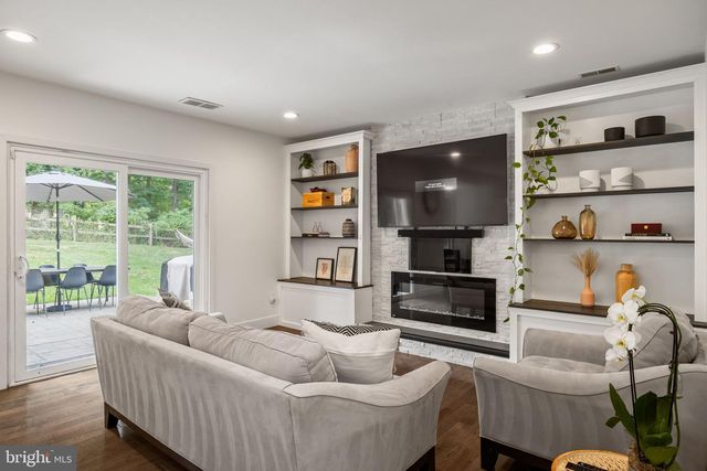 885 SPRING VIEW DR, Southampton, PA 18966
