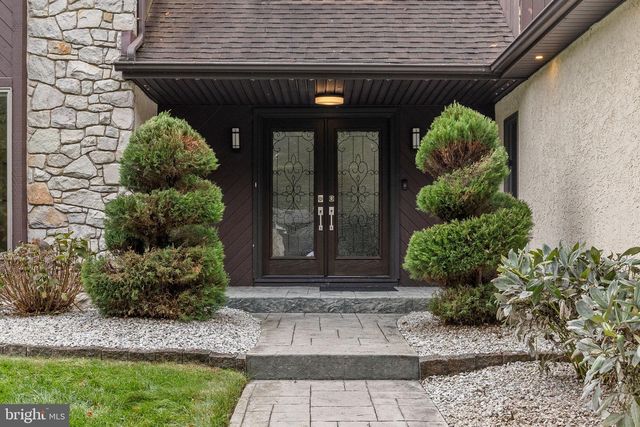 885 SPRING VIEW DR, Southampton, PA 18966