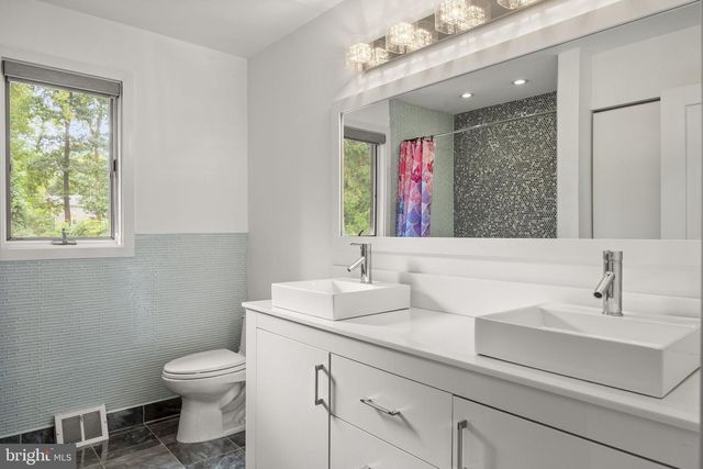 885 SPRING VIEW DR, Southampton, PA 18966