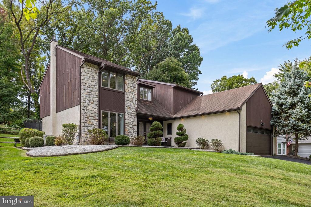 885 SPRING VIEW DR, Southampton, PA 18966