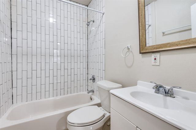 2415 Bethurum Avenue, Dallas, TX 75215