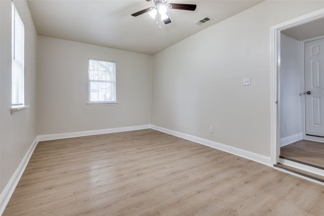 2415 Bethurum Avenue, Dallas, TX 75215