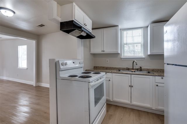 2415 Bethurum Avenue, Dallas, TX 75215