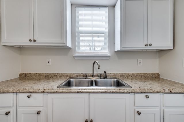 2415 Bethurum Avenue, Dallas, TX 75215