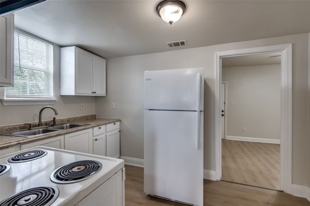 2415 Bethurum Avenue, Dallas, TX 75215