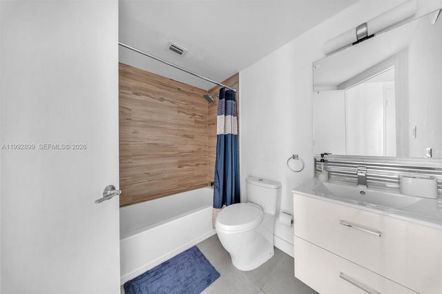 8290 Lake Dr 514, Doral, FL 33166