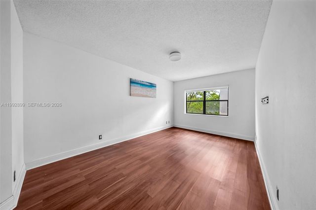 8290 Lake Dr 514, Doral, FL 33166