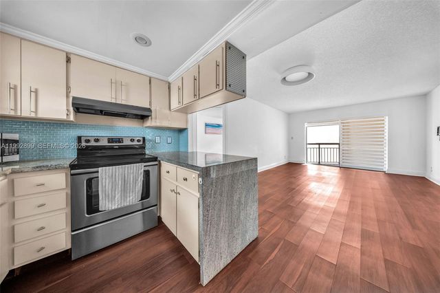 8290 Lake Dr 514, Doral, FL 33166