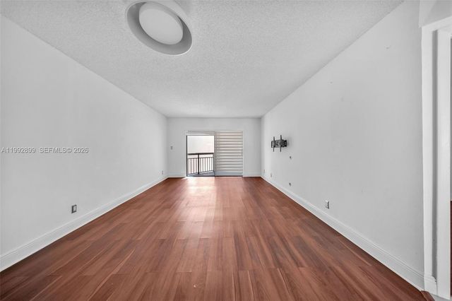 8290 Lake Dr 514, Doral, FL 33166