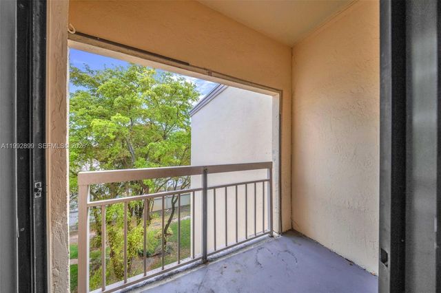 8290 Lake Dr 514, Doral, FL 33166