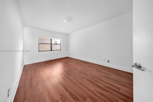 8290 Lake Dr 514, Doral, FL 33166