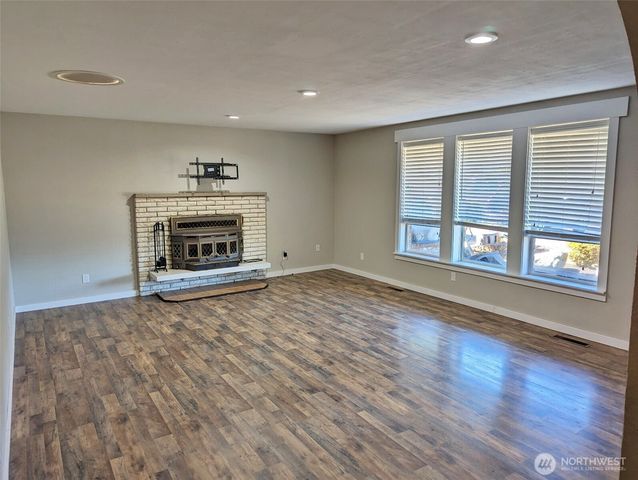 6106 6th Street NE, Tacoma, WA 98422