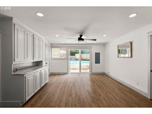 22692 Sw HIGHLAND Dr, Sherwood, OR 97140