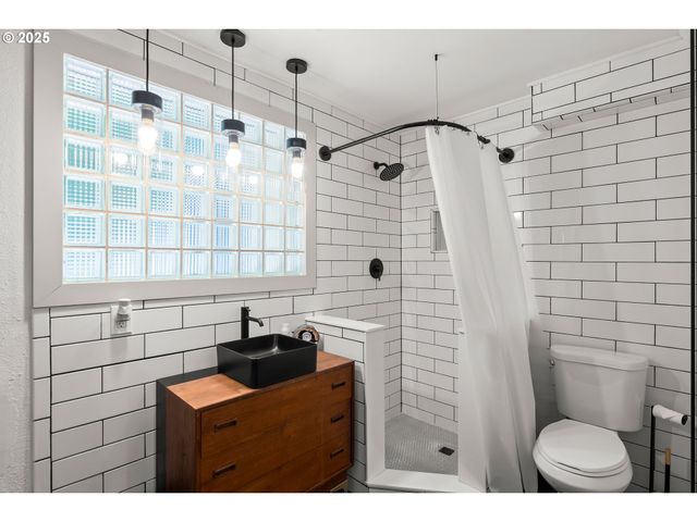 22692 Sw HIGHLAND Dr, Sherwood, OR 97140