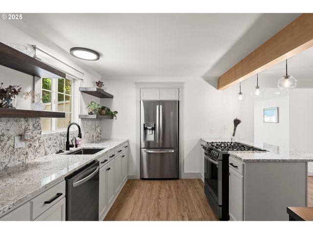 22692 Sw HIGHLAND Dr, Sherwood, OR 97140