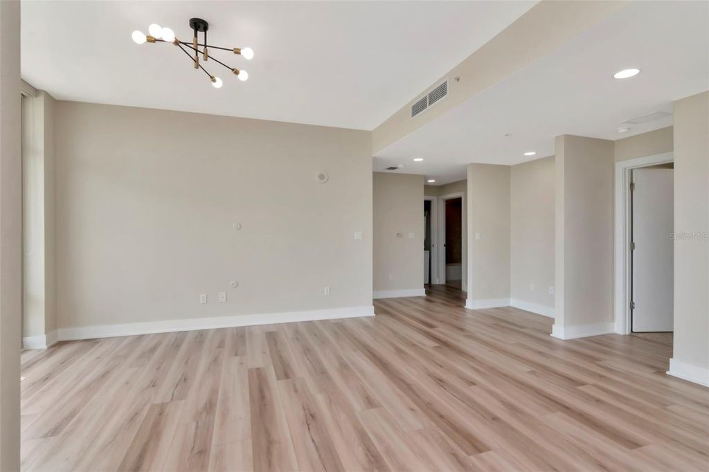 Image 11 of property listing at 1208 E KENNEDY BOULEVARD 419, Tampa, FL 33602
